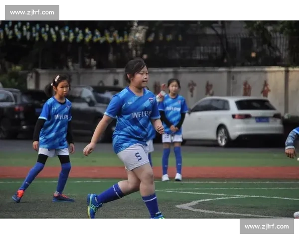 甘肃青少年女足出征喀什 绿茵场上绽放民族团结之花